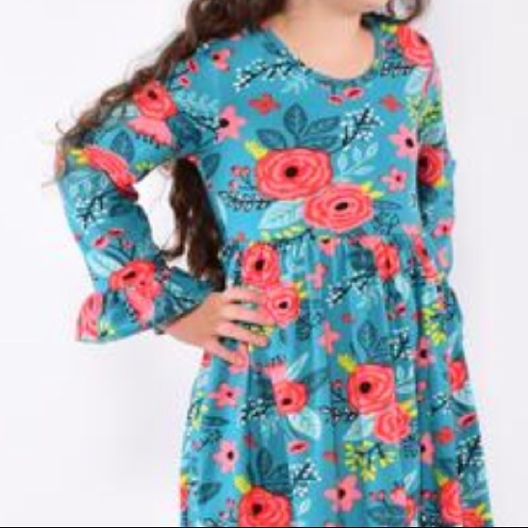 Florals on Teal Beautiful Corals, Teals, Yellow, - Picture 2 of 3